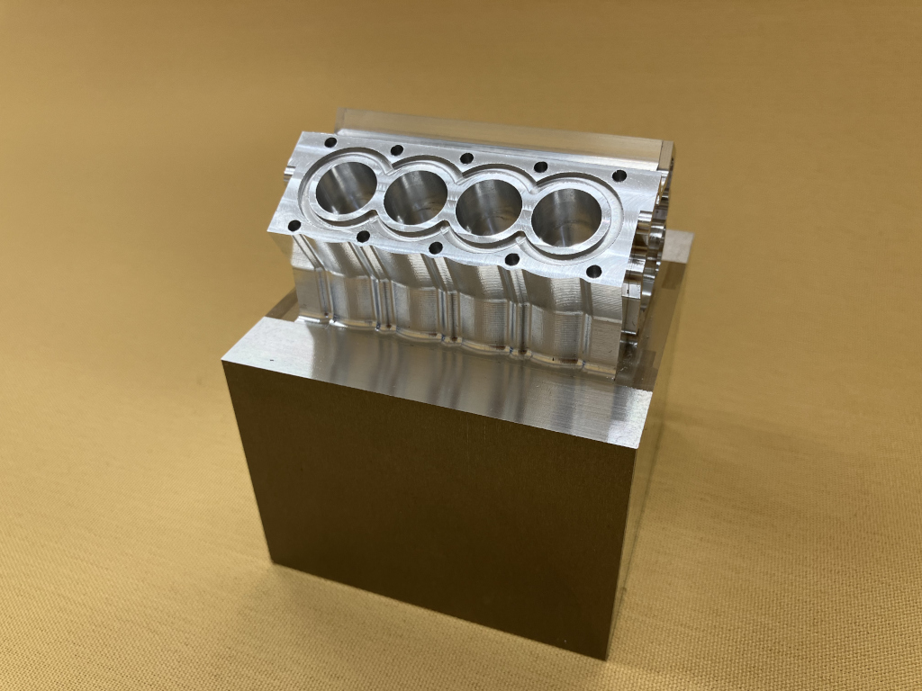 アルミ加工例 - エンジンブロック